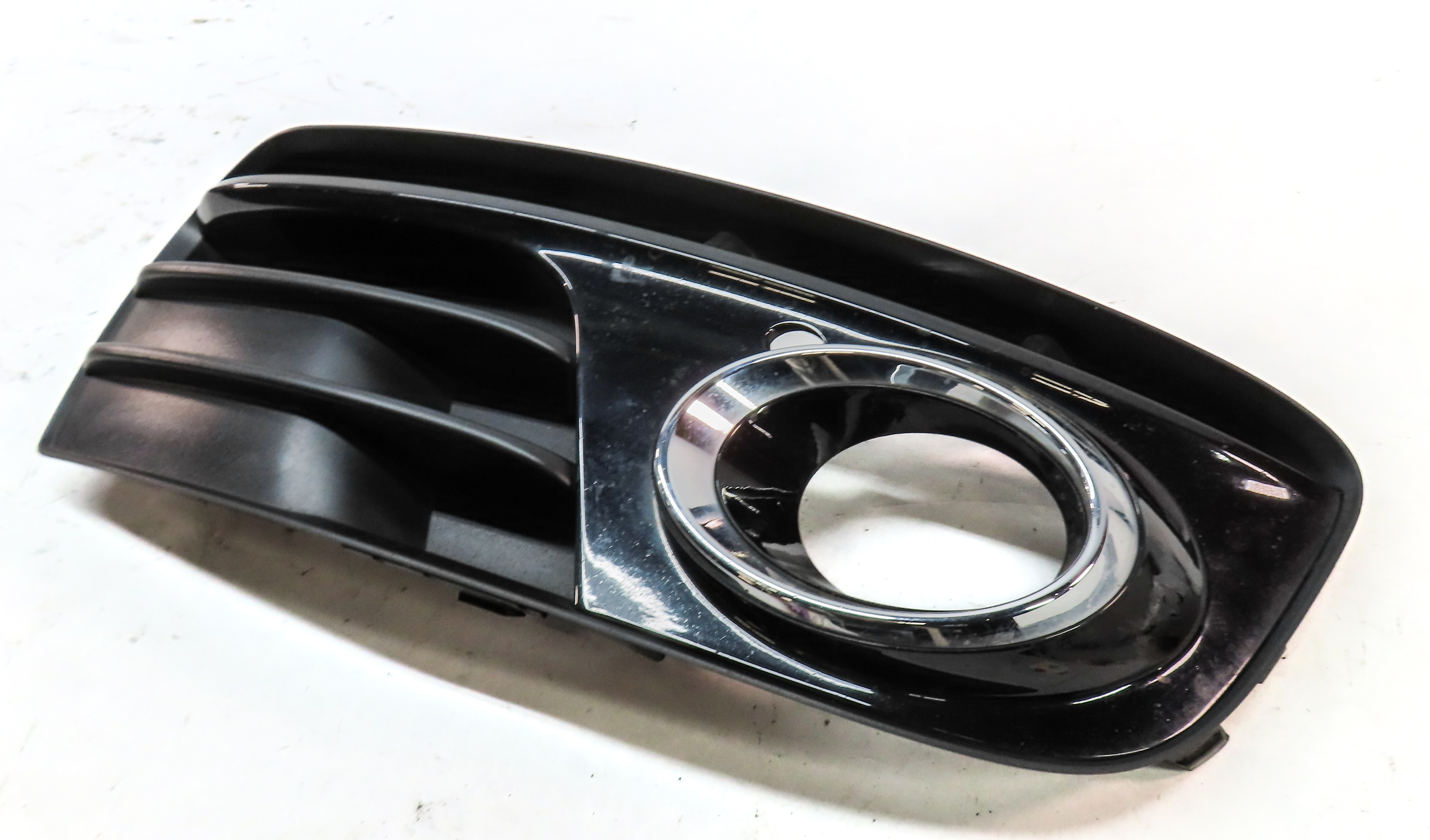 2016 AUDI Q5 (B8 8R) FRONT RIGHT PASSENGER FOG LIGHT LAMP TRIM SET — exact item pictured